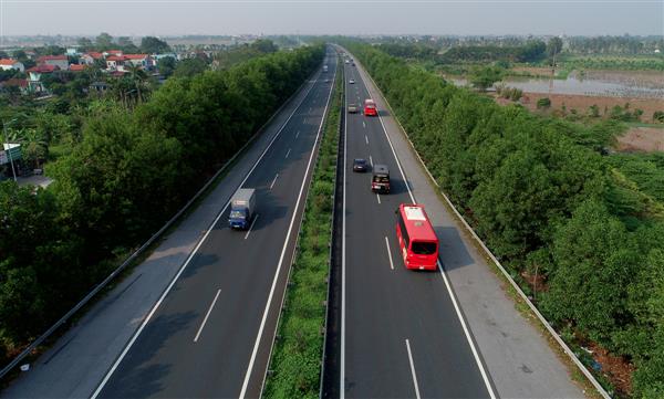Thu phí tự động hoàn toàn các tuyến đường cao tốc từ 1/8/2022. Thu phí tự động hoàn toàn các tuyến đường cao tốc từ 1/8/2022.